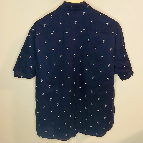 H&M Navy with Palm Trees Men's short sleeve button up shirt - Picture 3 of 7